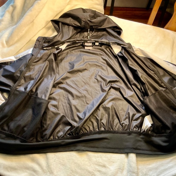 Puma running jacket women’s L - Picture 3 of 4